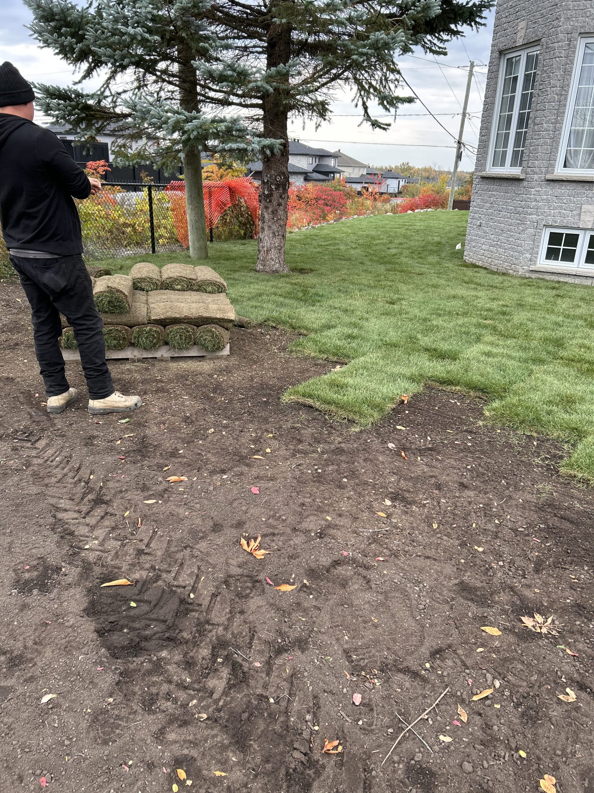 lawn maintenance services – mowing and edging in Notre-Dame-de-L'Ile-Perrot