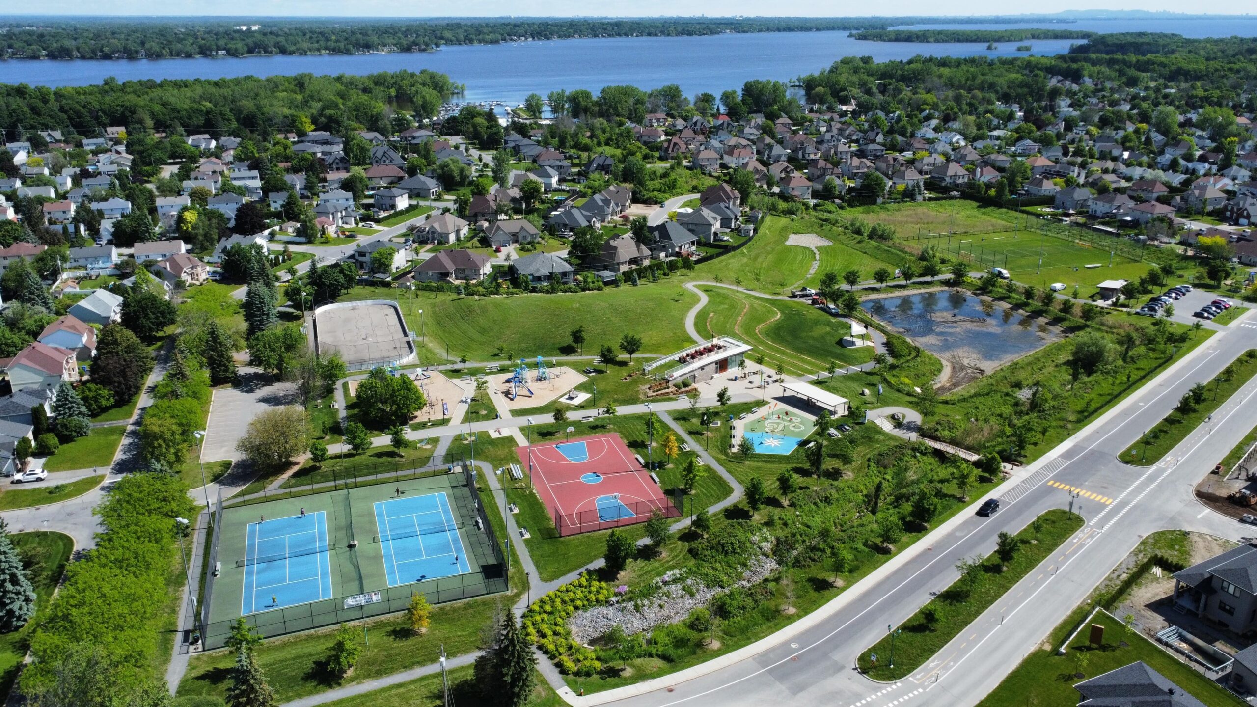 lawn maintenance services – mowing and edging in Notre-Dame-de-L'Ile-Perrot